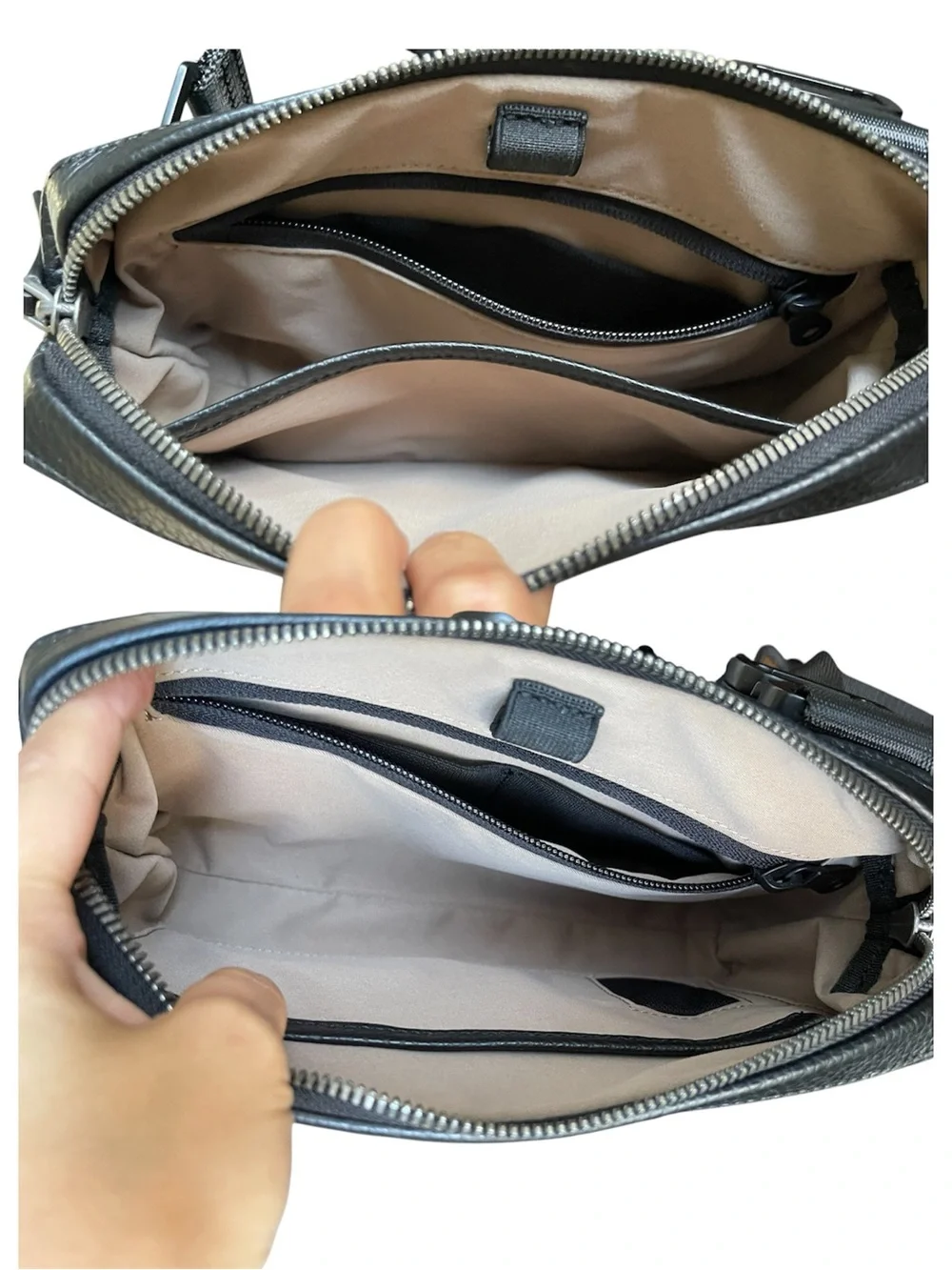 GRAMS(28) 157 Essential Everyday Sling Lightweight ITALIAN Leather Black Bag